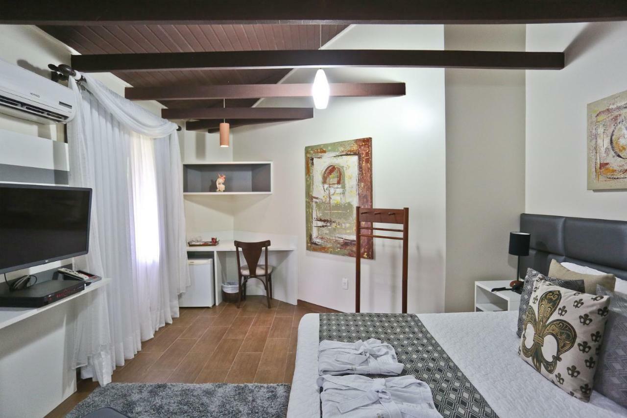 Estaleiro Hotel